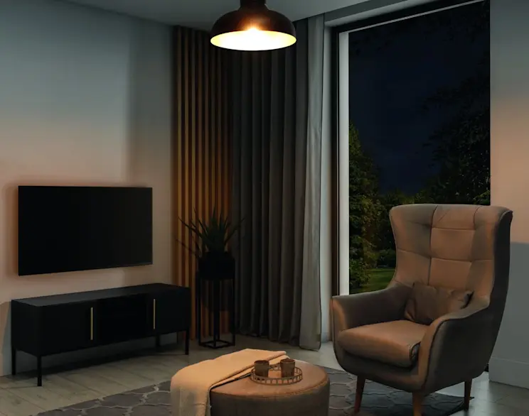 Wieczorna aranżacja z lampą Desolo, fotelem Arti i szafką RTV Lanzzi, tworząca przytulny kącik wypoczynkowy z widokiem na ogród.