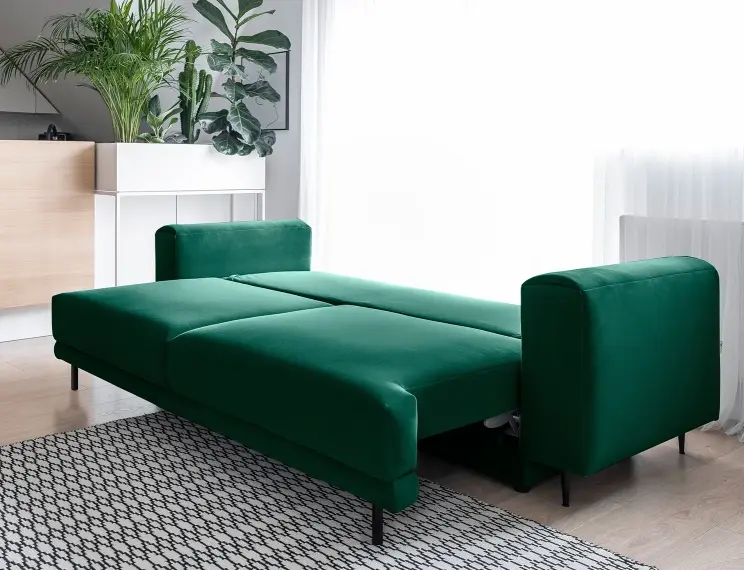Zielona kanapa: świeży akcent w Twoim salonie