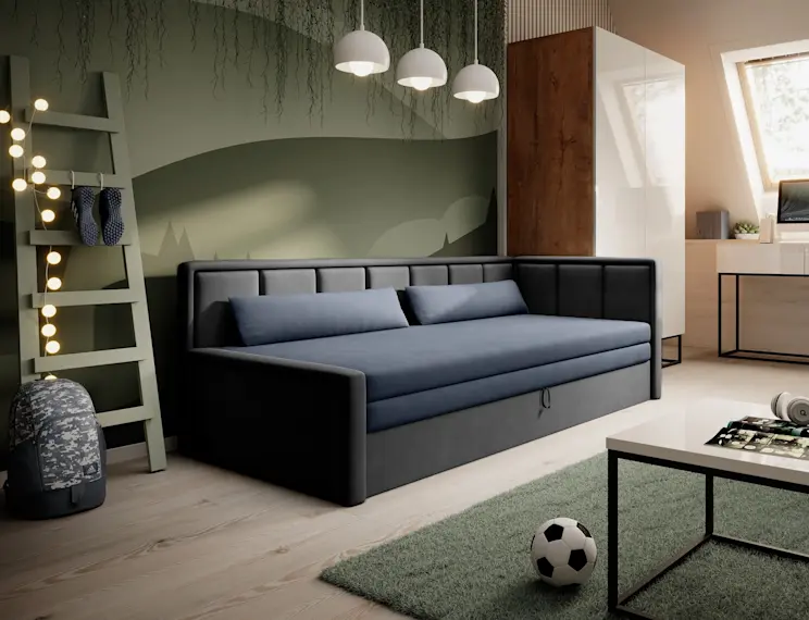 Kanapa Fulgeo w tkaninie Poco 40 i Poco 04 w pokoju młodzieżowym, z wygodnym siedziskiem i oparciem. Dwukolorowa tapicerka w odcieniach granatu i grafitu pasuje do nowoczesnego wnętrza i codziennego wypoczynku.