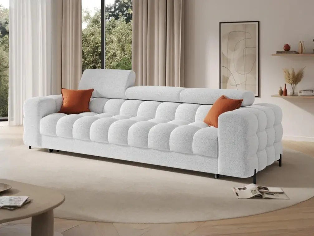 Stylowa sofa Festello Royal 01 tapicerowana w kolorze białym, z regulowanym zagłówkiem, doskonale pasuje do eleganckiego wnętrza.