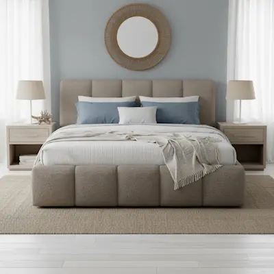 Popielate łóżko Edvige w tkaninie Royal 20 to nowoczesne łóżko tapicerowane z miękkim zagłówkiem i minimalistycznym designem, które doskonale wpisuje się w jasną, elegancką aranżację sypialni.