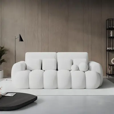 biała sofa o nowoczesnym kształcie na tle drewnianej ściany w minimalistycznym salonie
