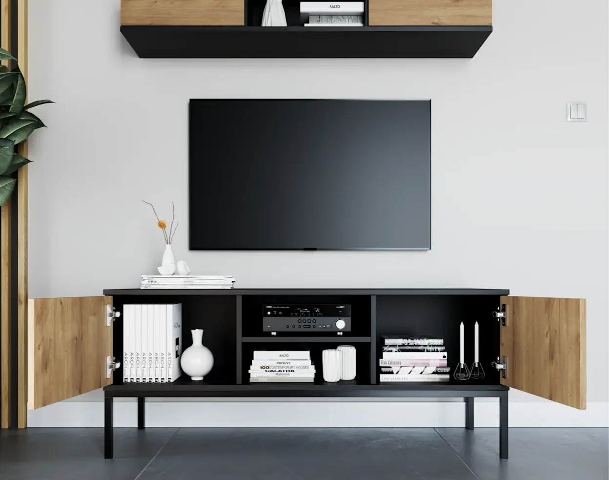 Szafka RTV Lanzzi z otwartymi drzwiczkami, czarną konstrukcją i drewnianymi frontami, ustawiona pod telewizorem w minimalistycznym wnętrzu.