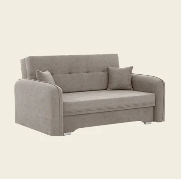 Sofa Laine w kolorze szarym z podłokietnikami i dwiema poduszkami; kompaktowa kanapa do codziennego relaksu w salonie, w domu.