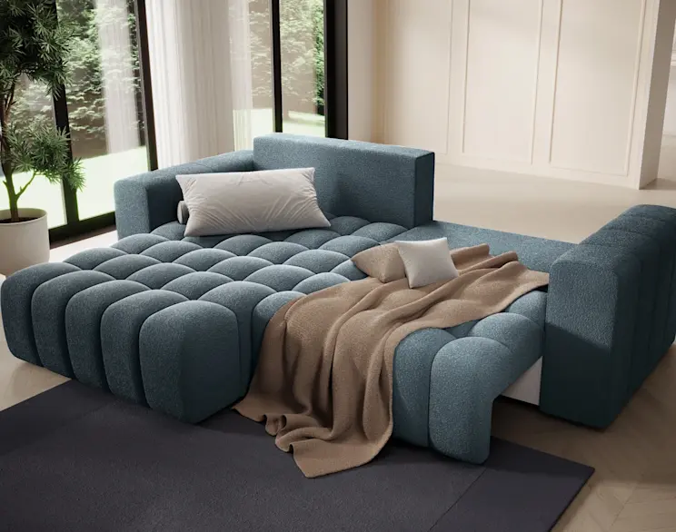 Jasny narożnik Bonett Jaffray 18 z szezlongiem, tapicerowany tkaniną typu bouclé, w eleganckim salonie z kominkiem.