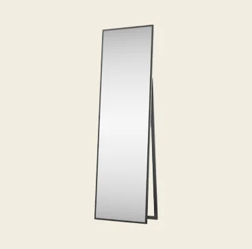 Lustro stojące Verona w czarnej ramie, wysokie i smukłe; idealne do sypialni, garderoby lub przedpokoju każdego dnia, w domu.