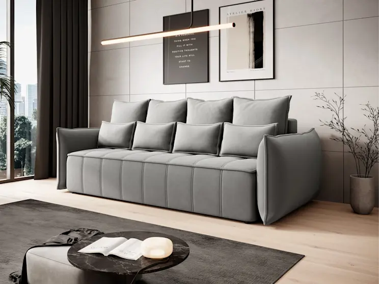 Stylowa kanapa Weltton w odcieniu szarości, ustawiona w minimalistycznym wnętrzu, idealna do codziennego wypoczynku i spokojnych chwil.