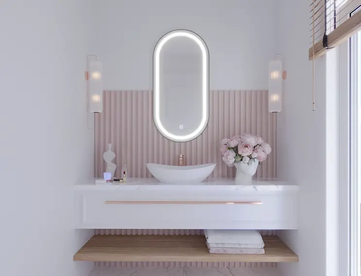 Lustro Robienti L z delikatnym oświetleniem LED, nad umywalką nablatową, w łazience utrzymanej w bieli i pudrowych akcentach.