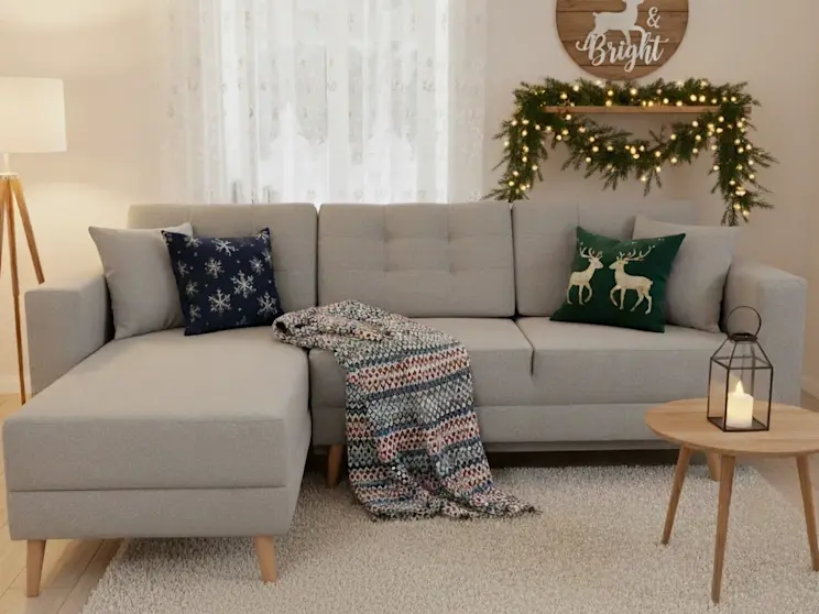 Narożnik Asgard Cover 83 w jasnym, świątecznym salonie z dekoracjami, girlandą i poduszkami w zimowe wzory, tworzący przytulny, rodzinny klimat.