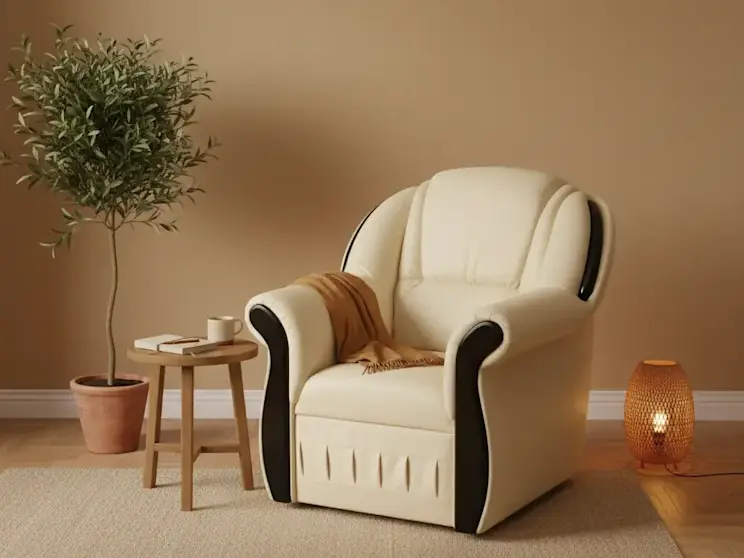 Beżowy fotel Lord Soft33 z czarnymi wstawkami w przytulnym salonie z rośliną doniczkową, stolikiem pomocniczym i lampą stojącą.