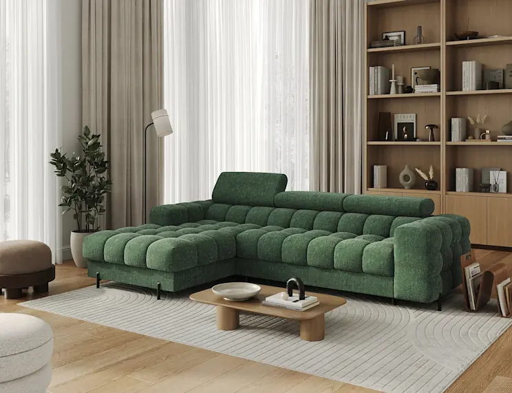 Zielony narożnik Felro w eleganckim salonie. Pikowana tapicerka i nowoczesny design.