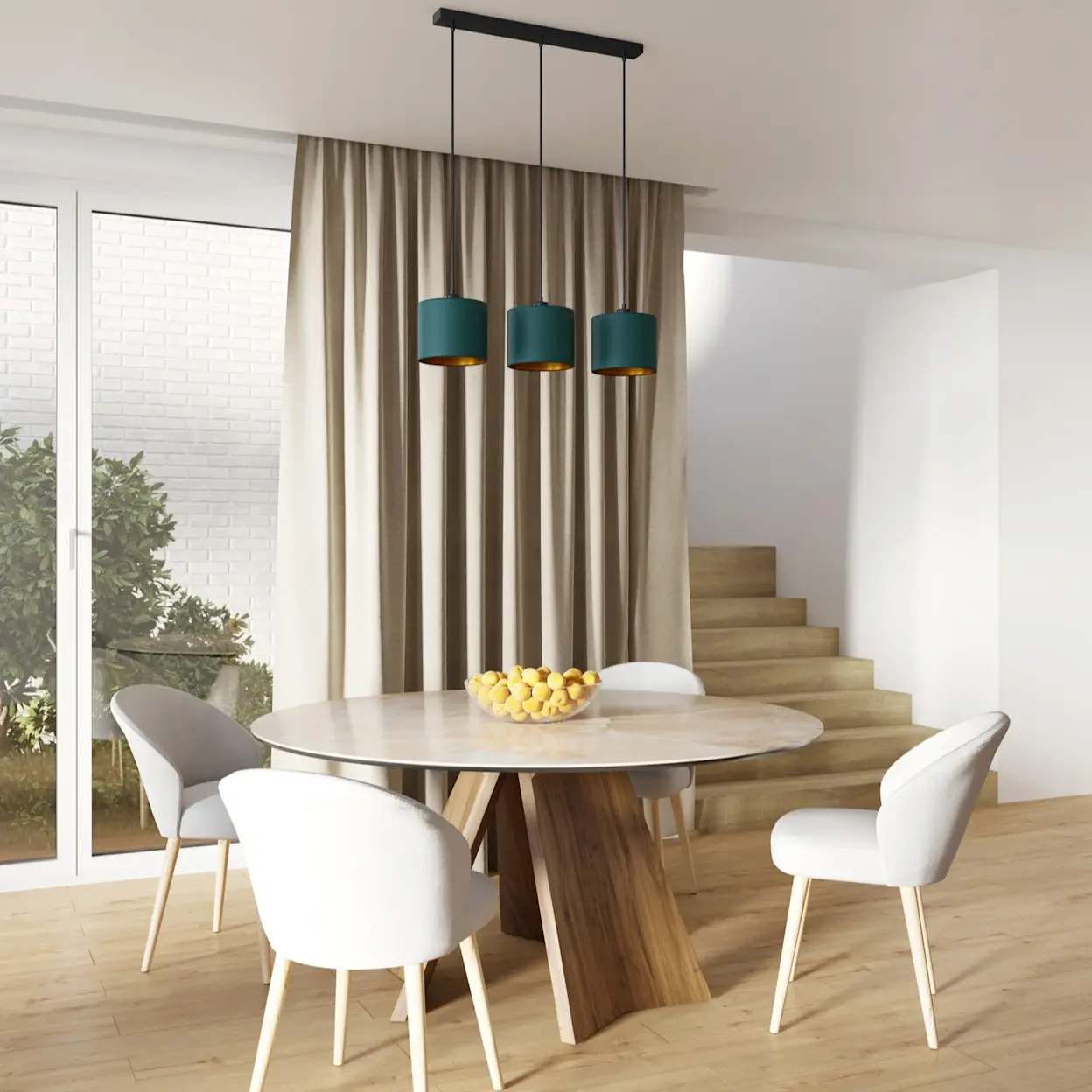 Zielona lampa wisząca Vespillo z trzema kloszami nad okrągłym stołem w jadalni.