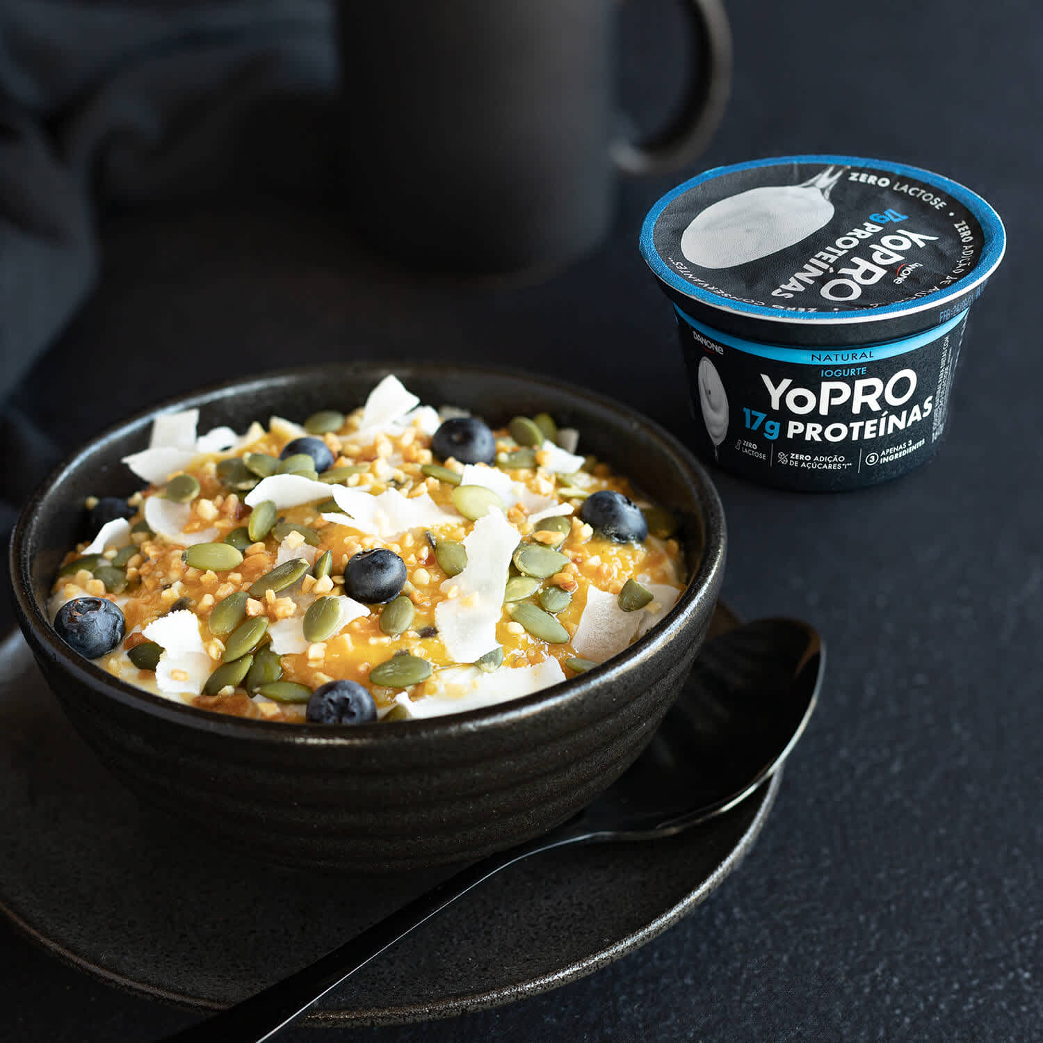 Confira essa receita de Bowl de Frutas Amarelas com YoPRO Iogurte Colherável sabor Natural pro seu café da manhã!