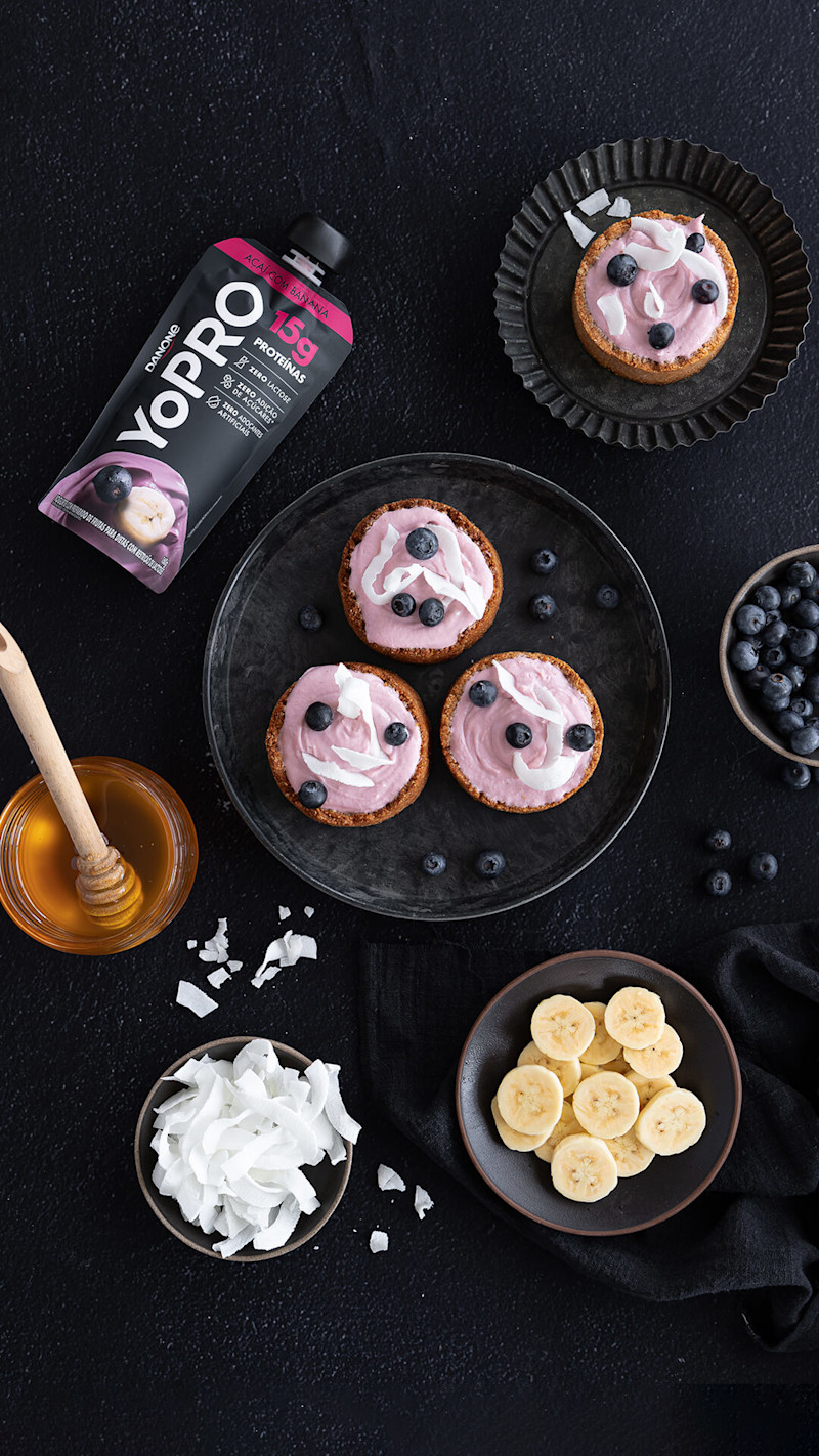Confira essa receita de Tortinha de Açaí com YoPRO Pouch sabor Açaí com Banana pro seu pré-treino!