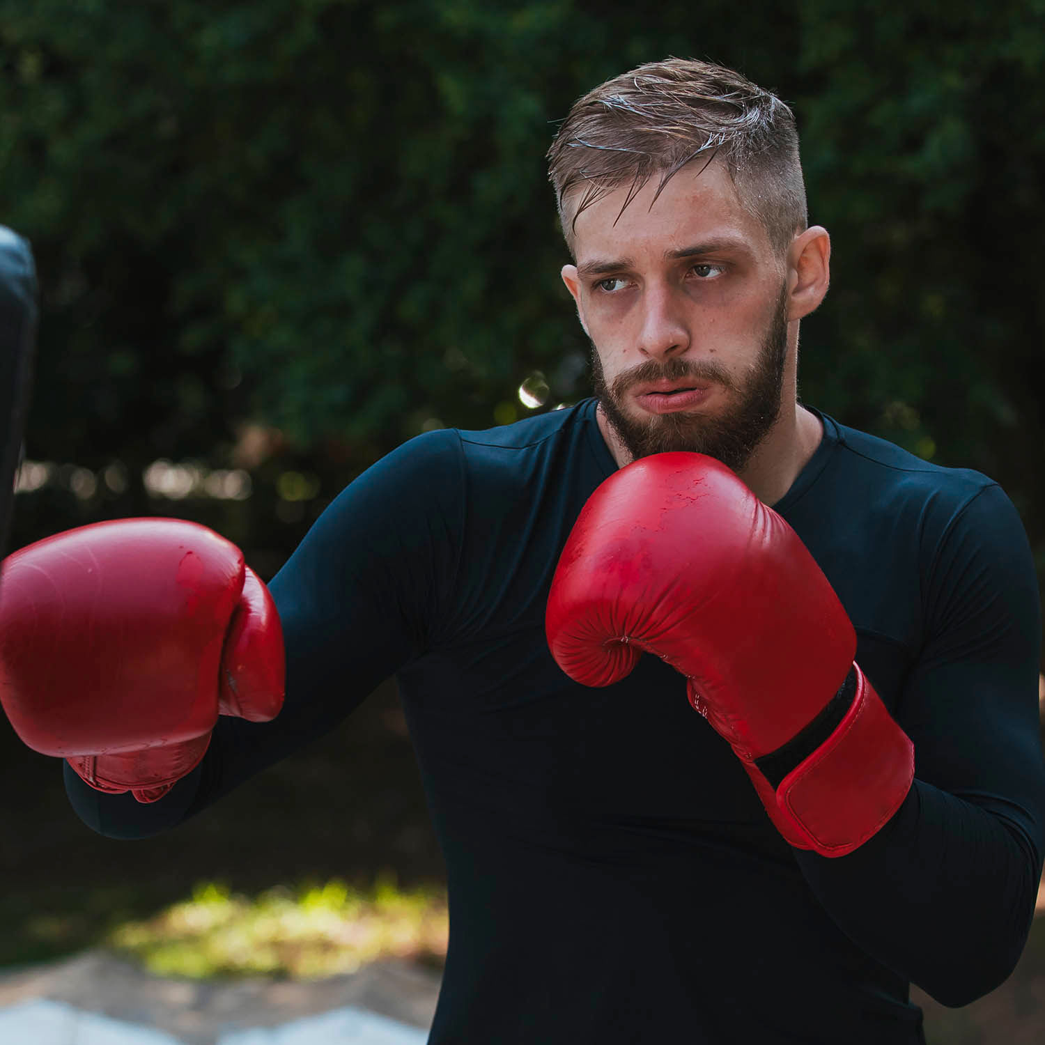 Homem treinando boxe