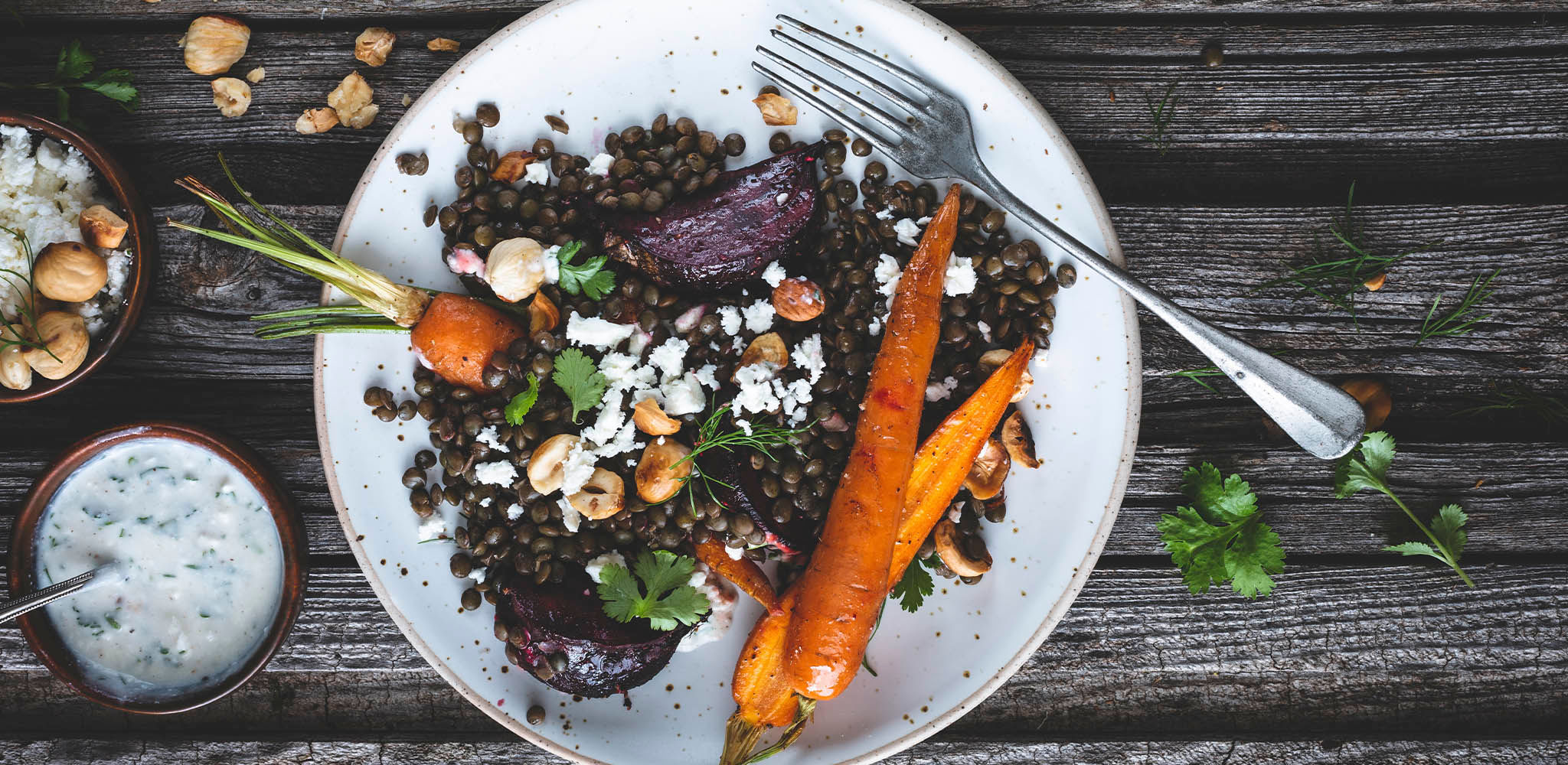 Prato com alguns vegetais e grãos