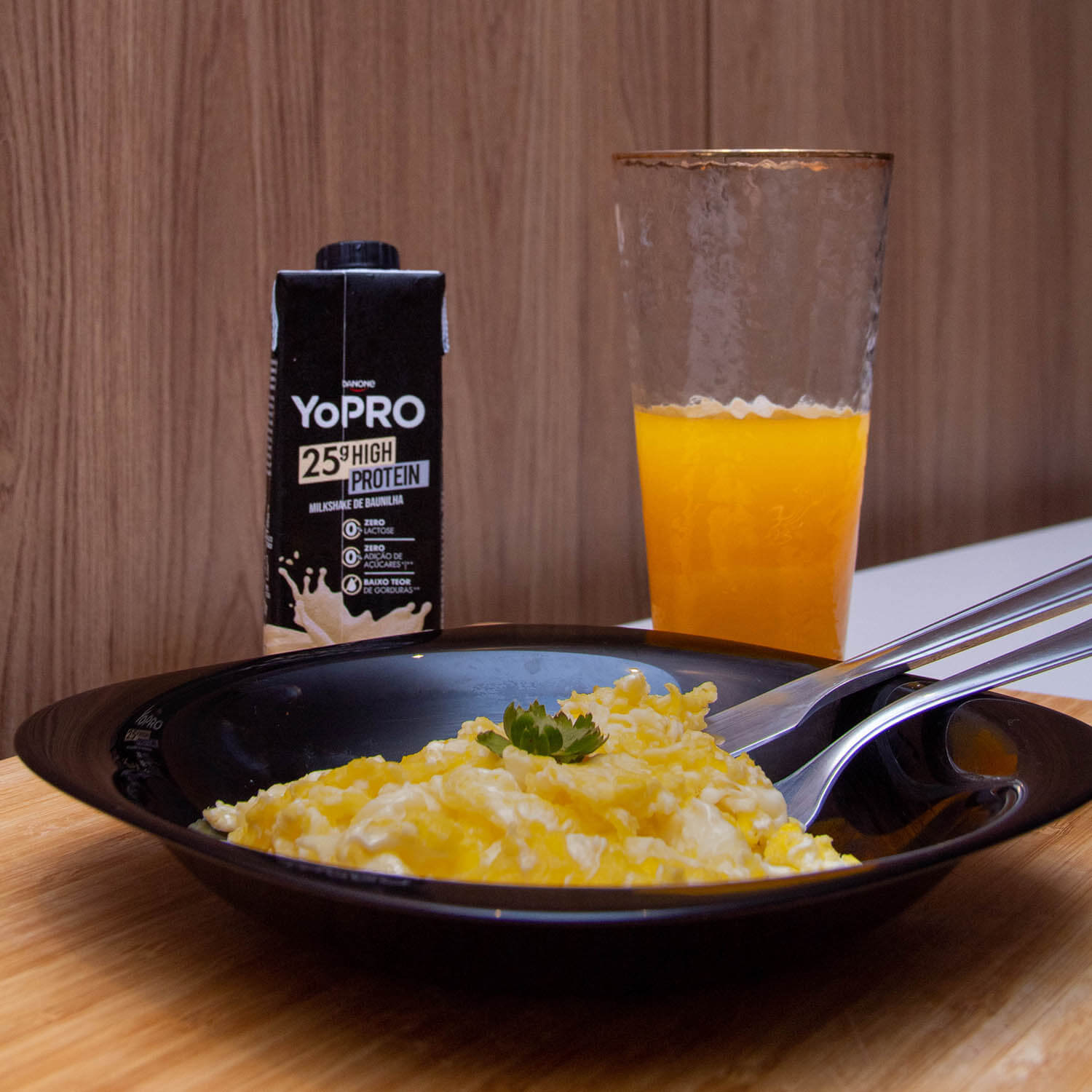 café da manhã com protein milhshake de baunilha Yopro
