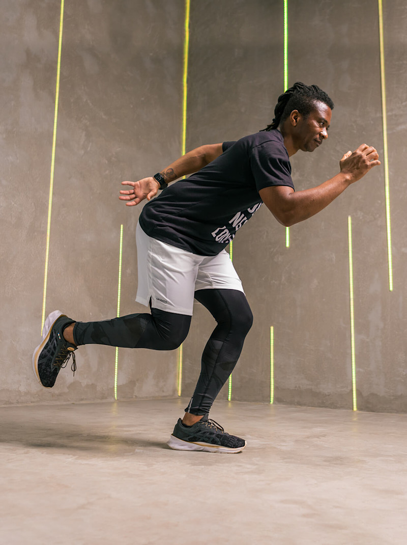 Este treino do Edu Barbosa vai te ajudar a ganhar força para correr melhor!