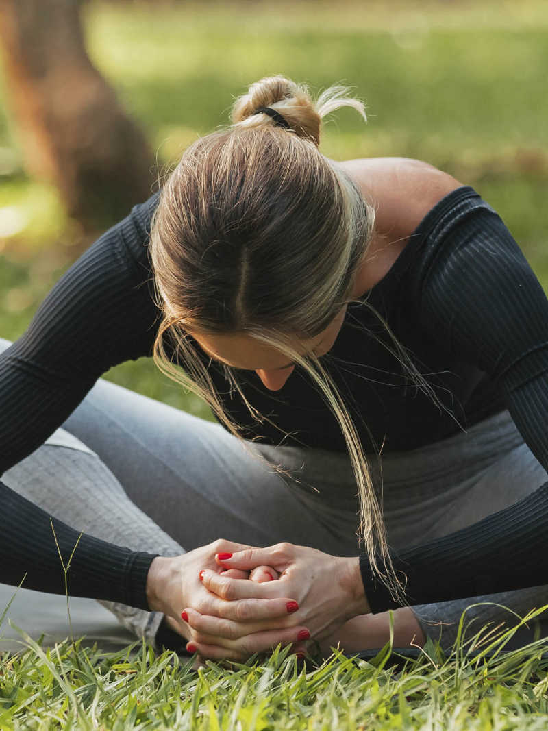 8 poses de yoga para ajudar a aumentar a flexibilidade