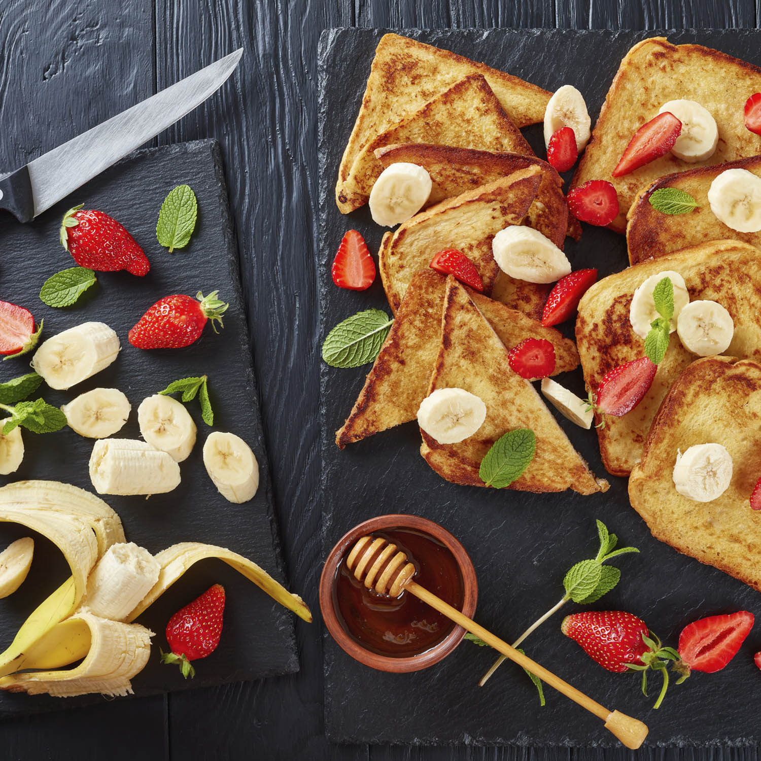 Torradas com banana e morango