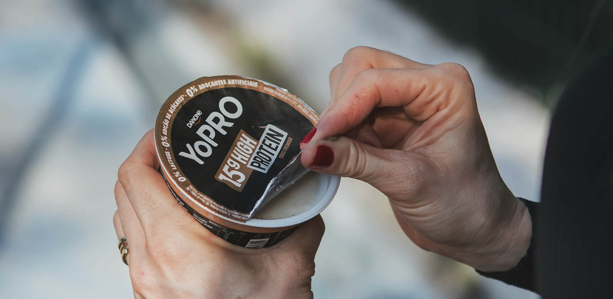 Mulher abre pote de YoPRO
