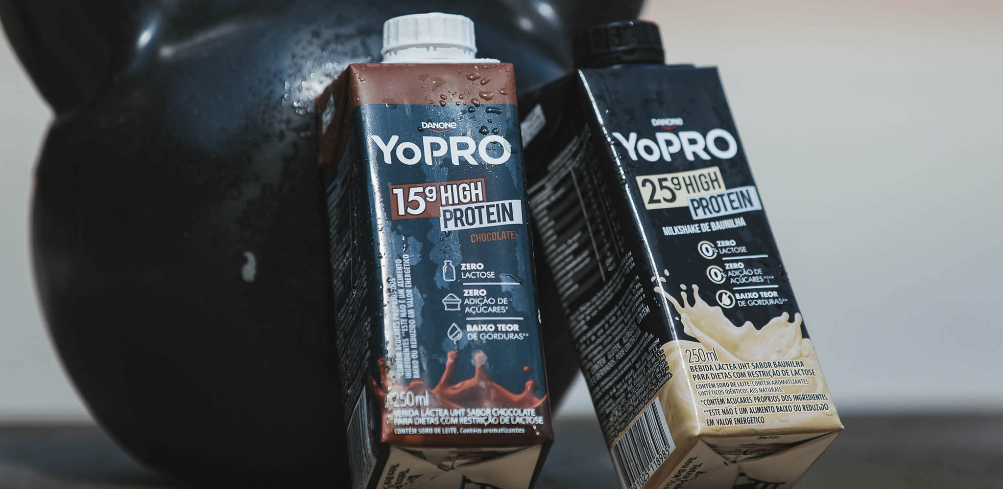 Duas caixas de YoPRO UHT