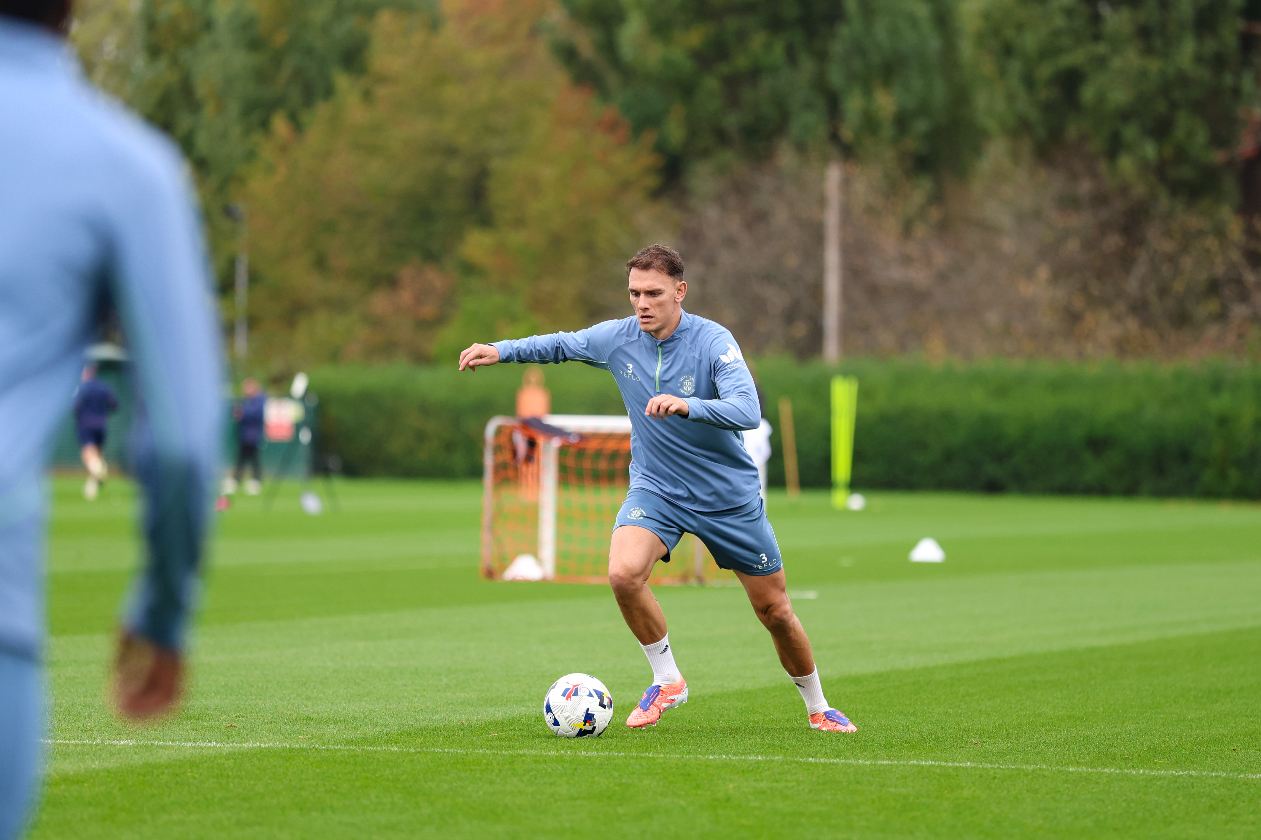 GD Luton Pre Mansfield Training 078 Image