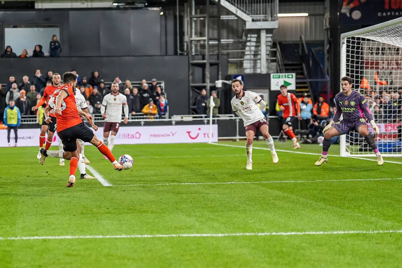 ltfc_luton_v_mancity_facup_27feb24_075.jpg