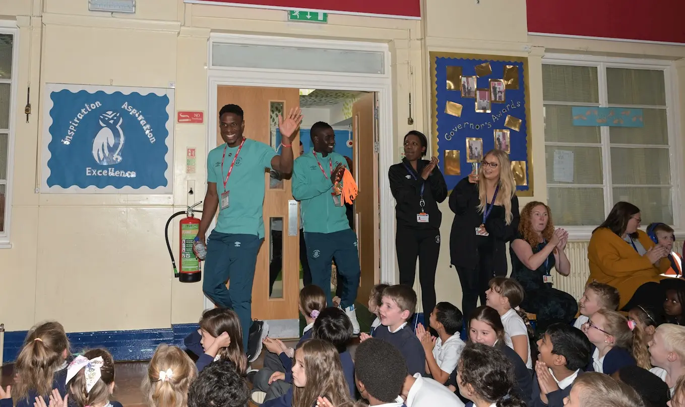 luton-town-players-at-stopsley-primary-school-01.jpg