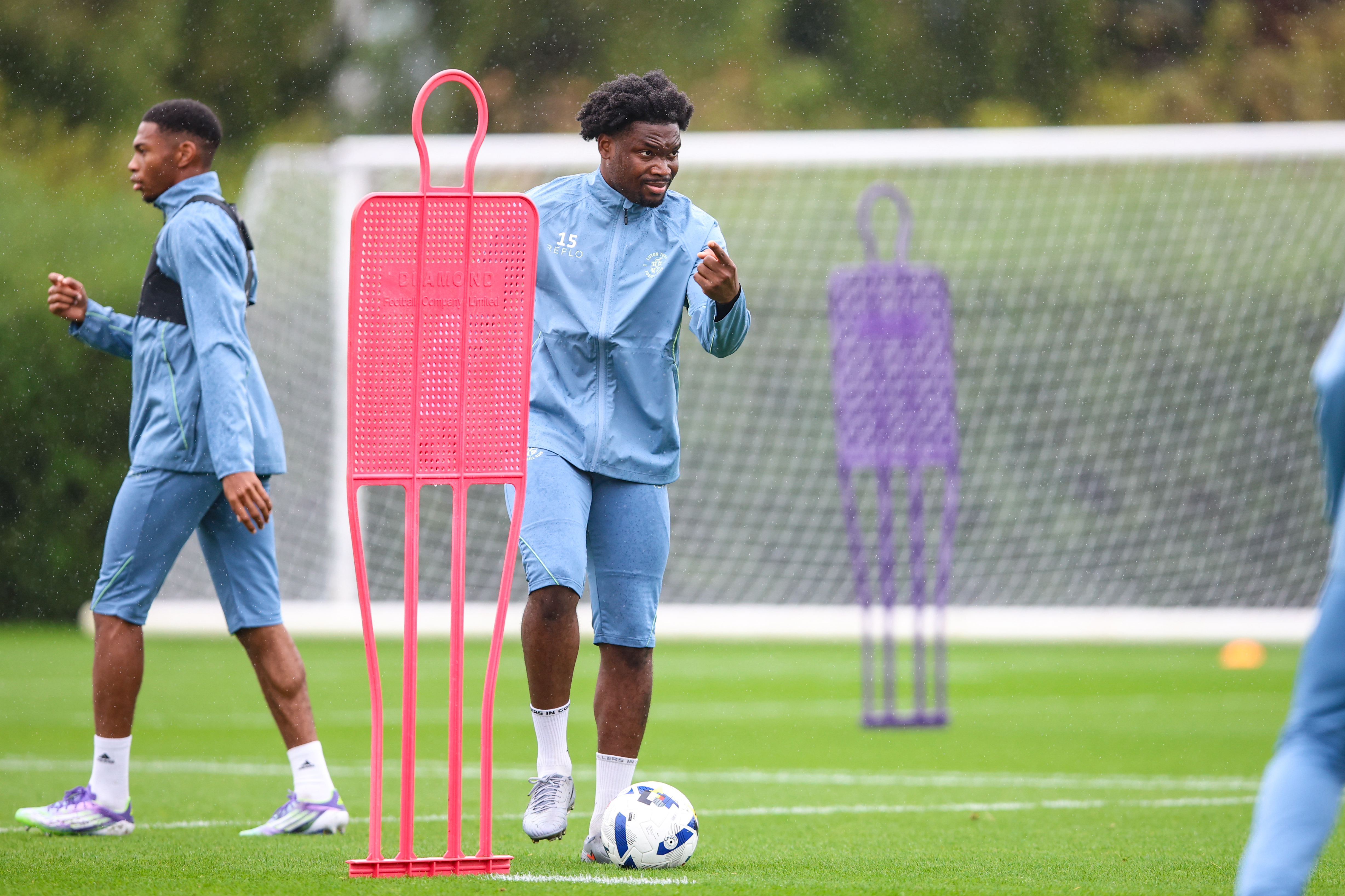 GD Luton Pre Stevenage Training 095 Image