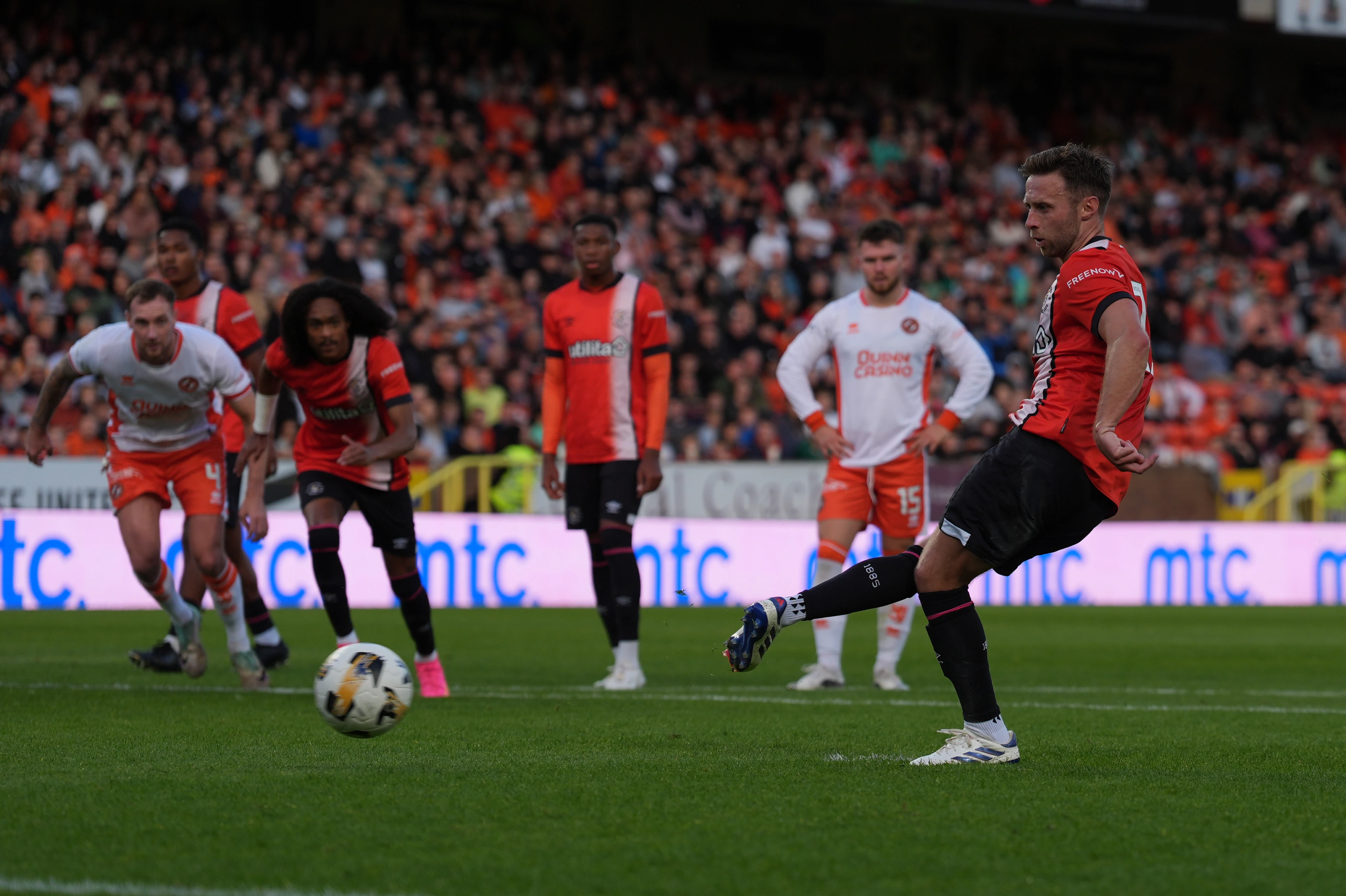 clark goal dundee utd