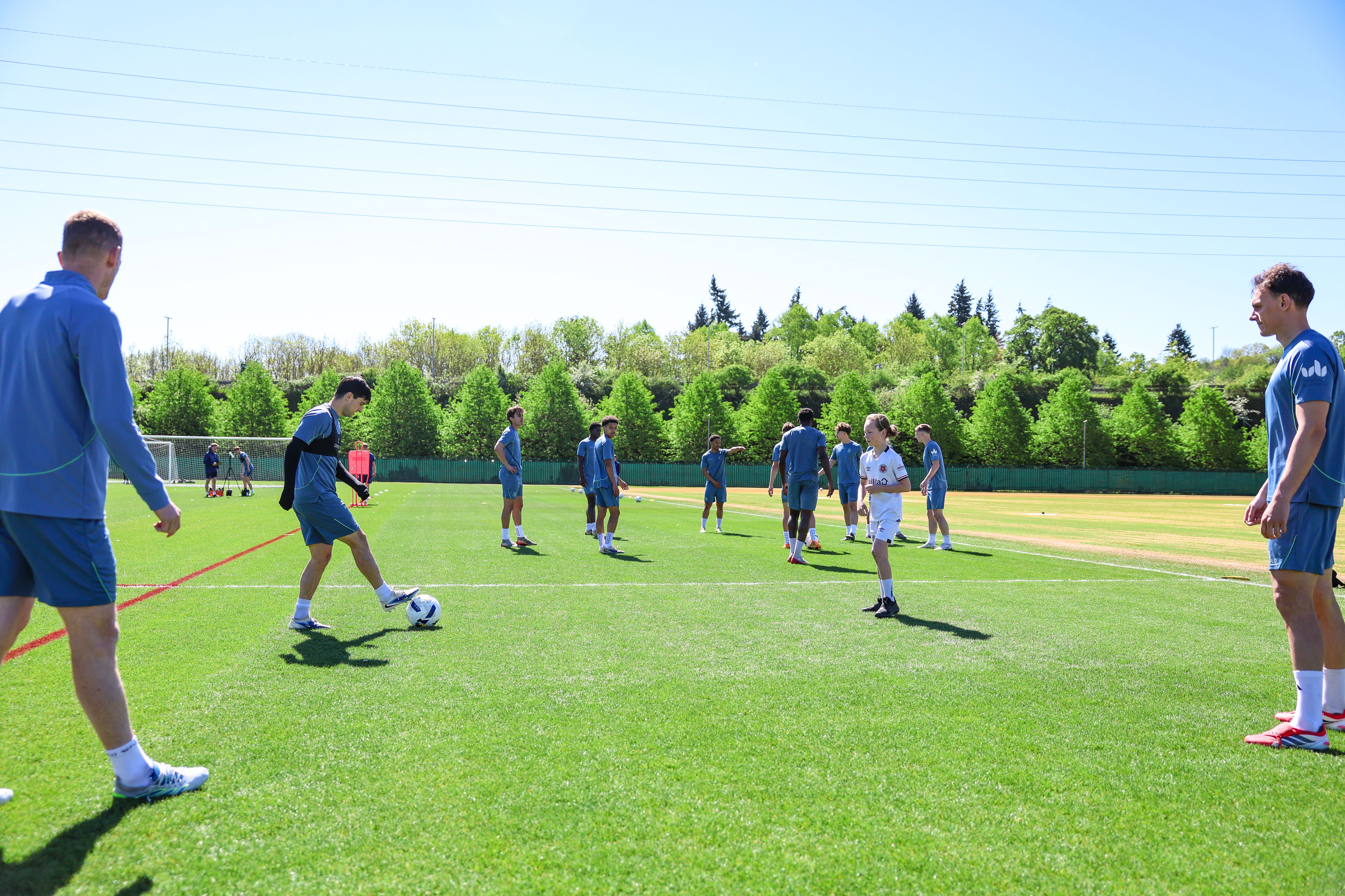 GD Luton Training Pre Bolton Away 027 Image