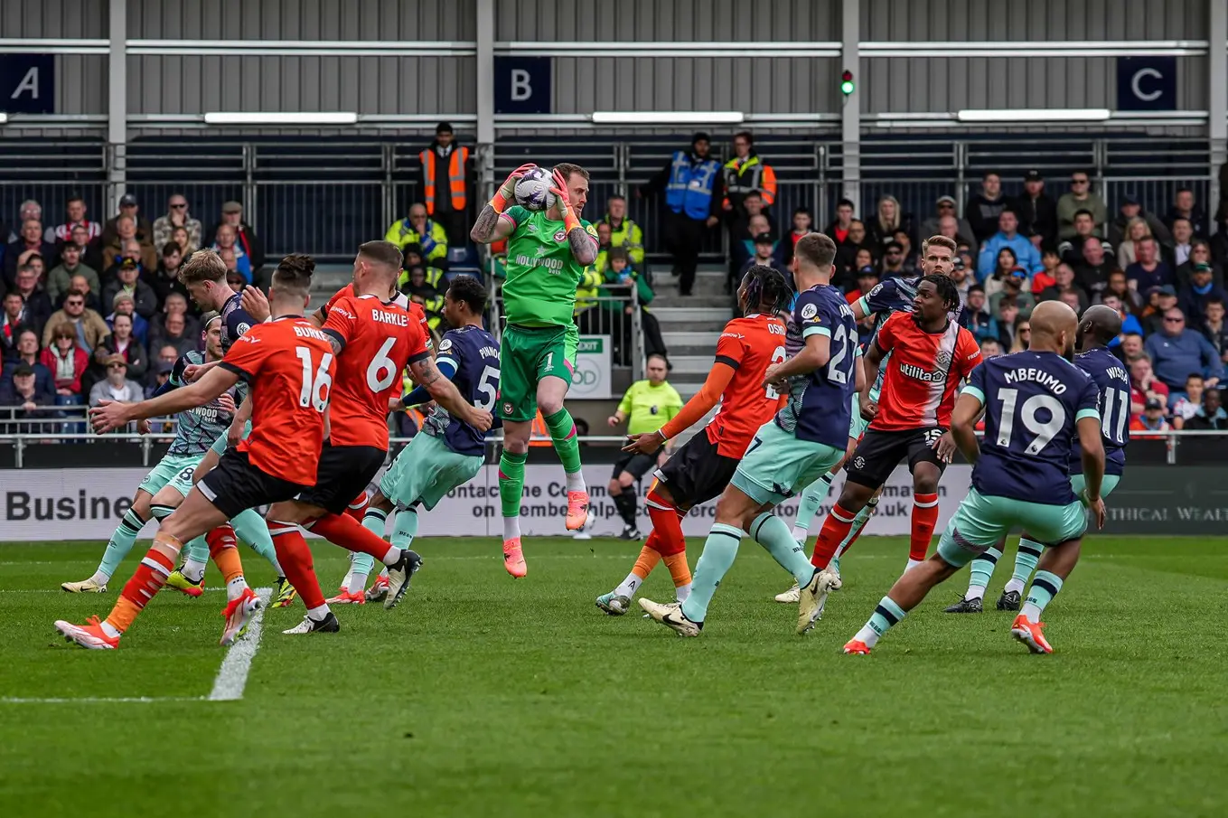 ltfc_luton_v_brentford_20apr24_021.jpg