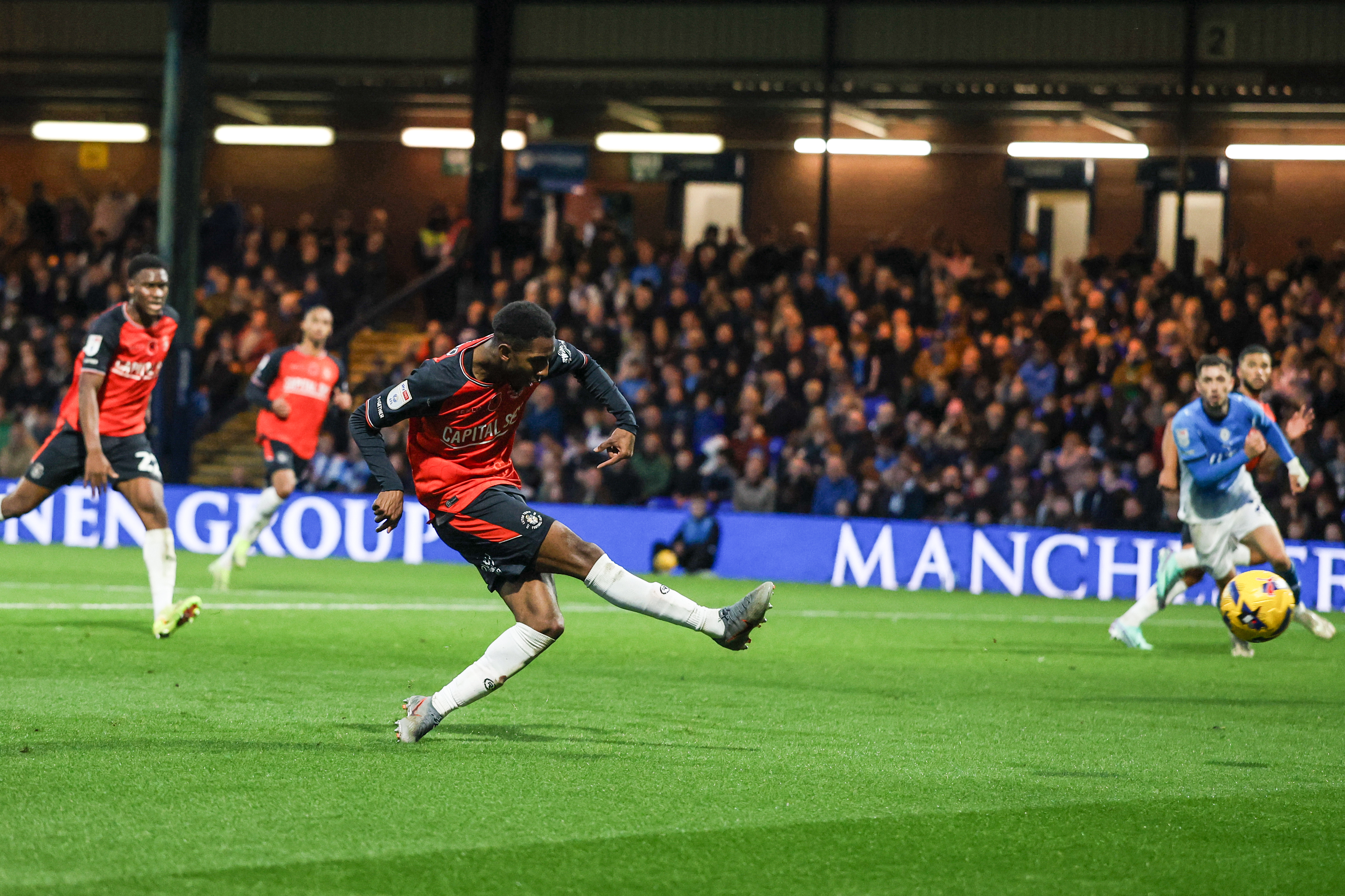 GD Stockport v Luton 08NOV25 154 Image