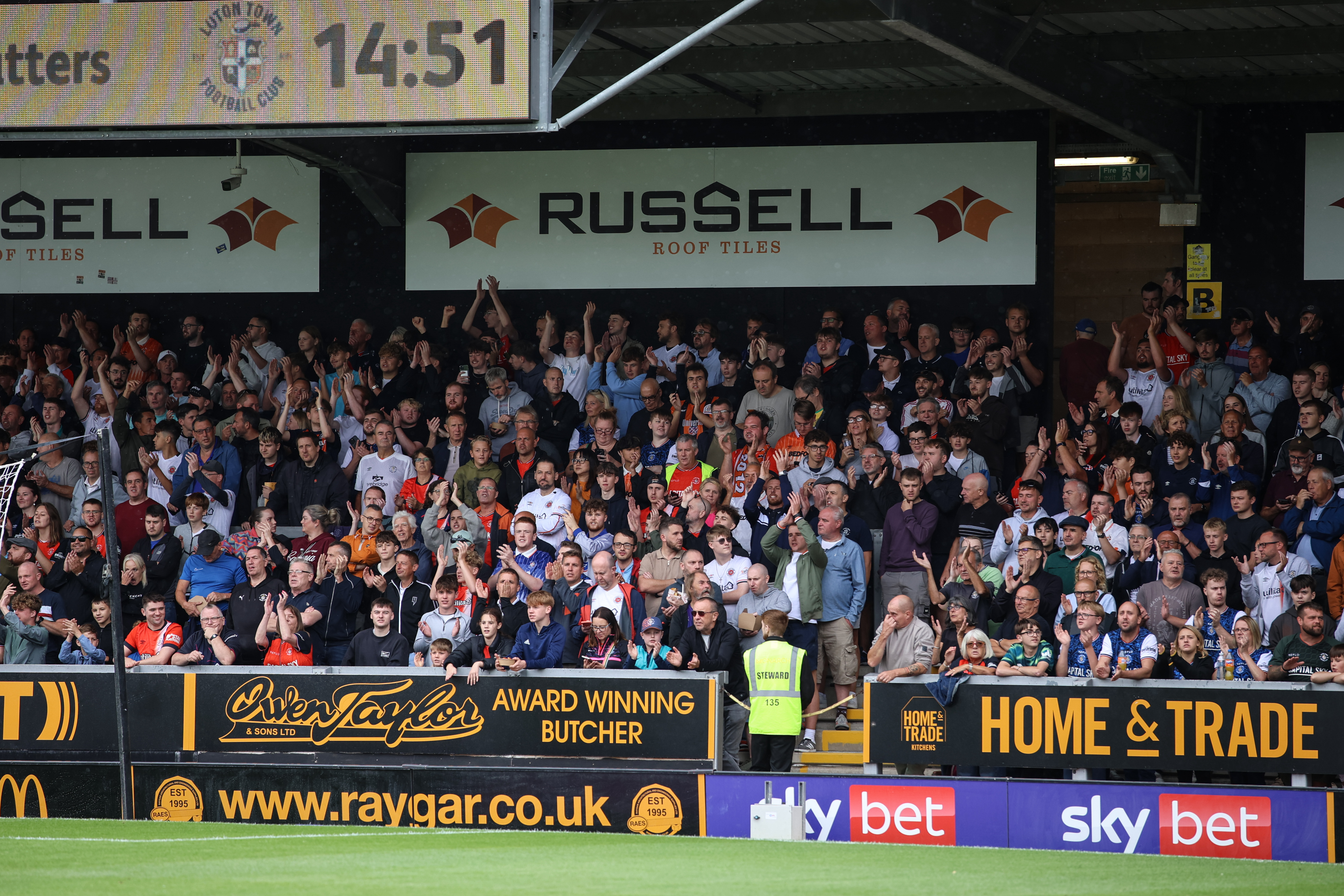 GD Burton v Luton 30AUG25 050 Image