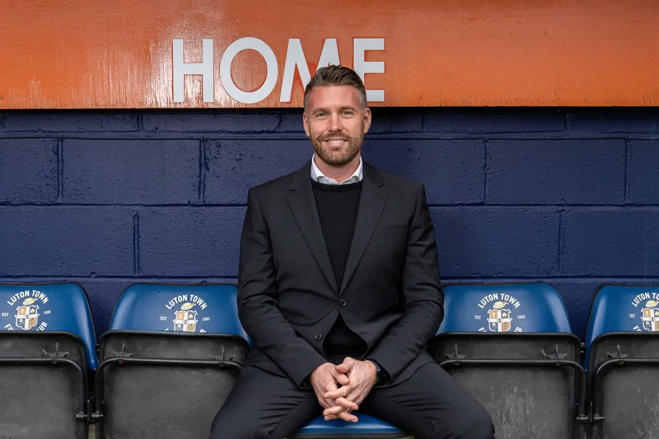 pmi_luton_town_new_manager_17nov22_rob_edwards_0006.jpg