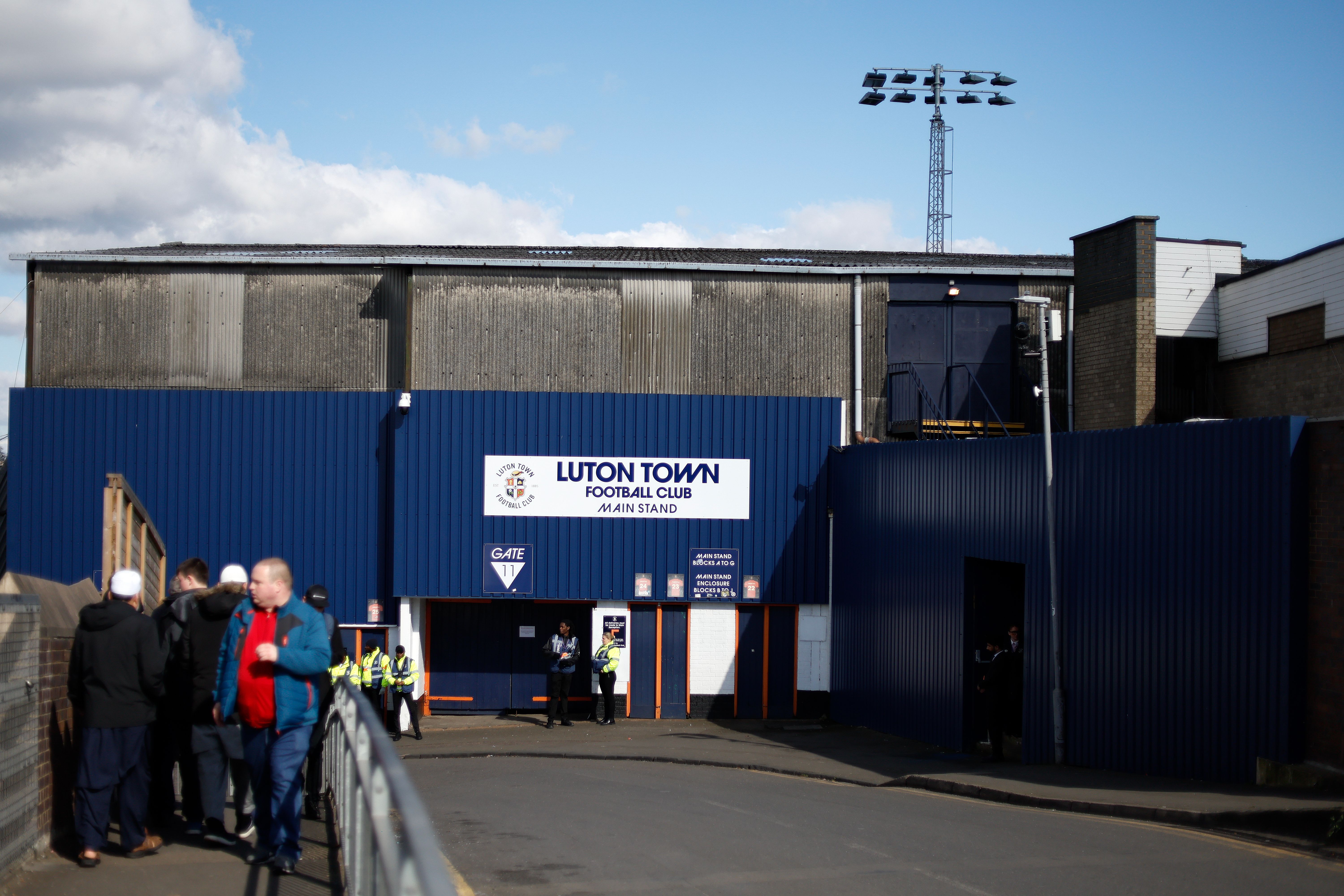 Kenilworth Road's exterior.
