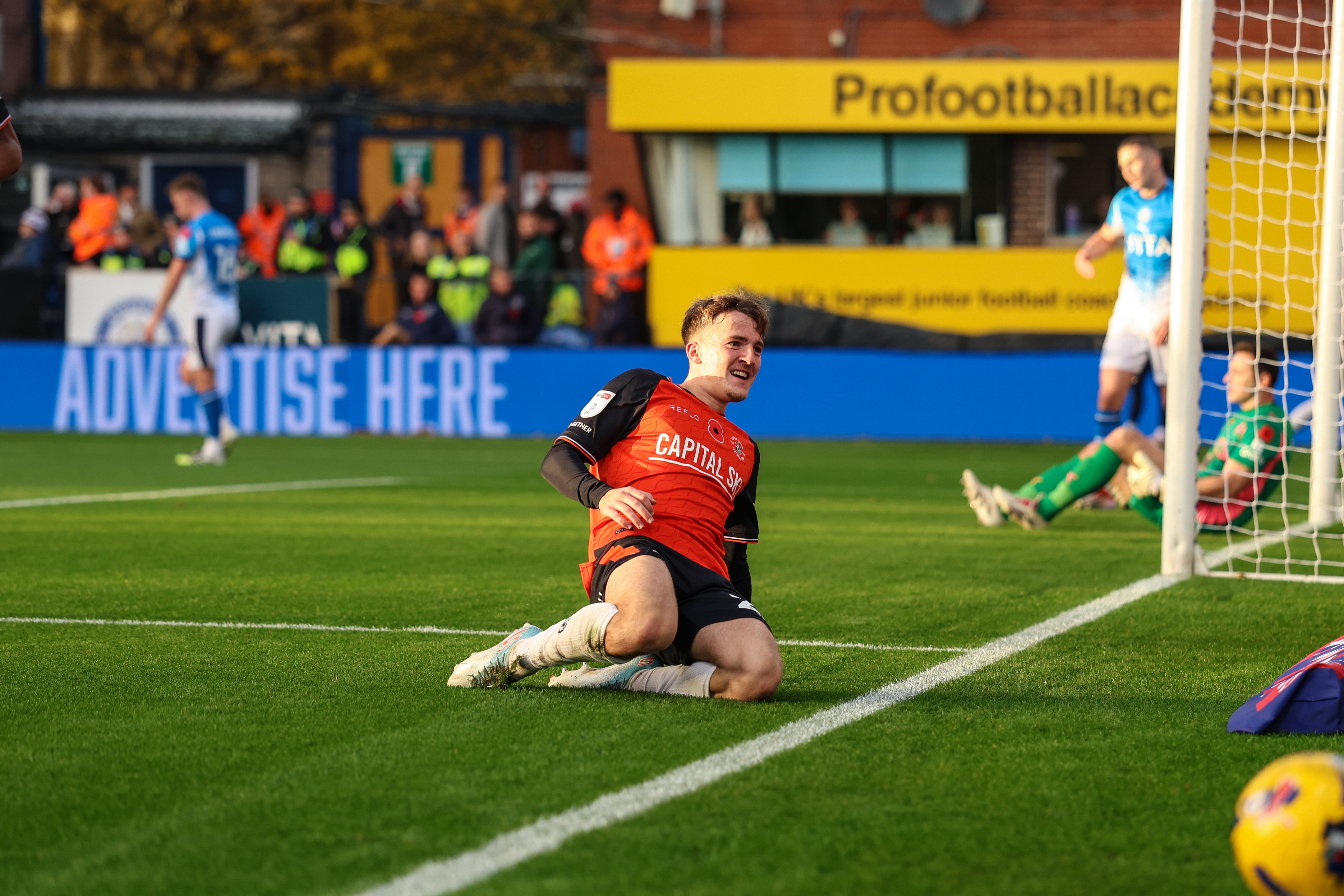 GD Stockport v Luton 08NOV25 068 Image