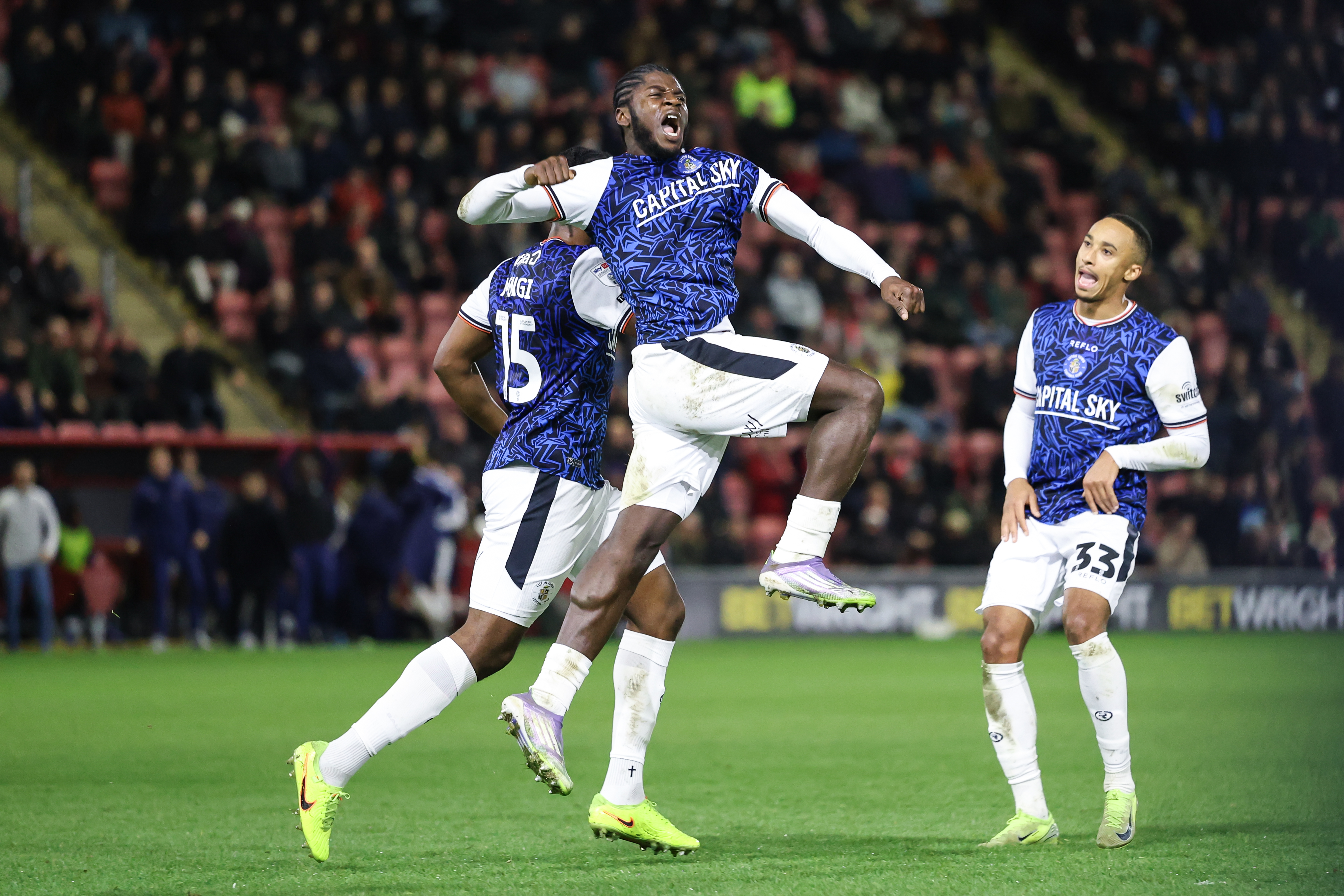 GD Orient v Luton 09DEC25 033 Image