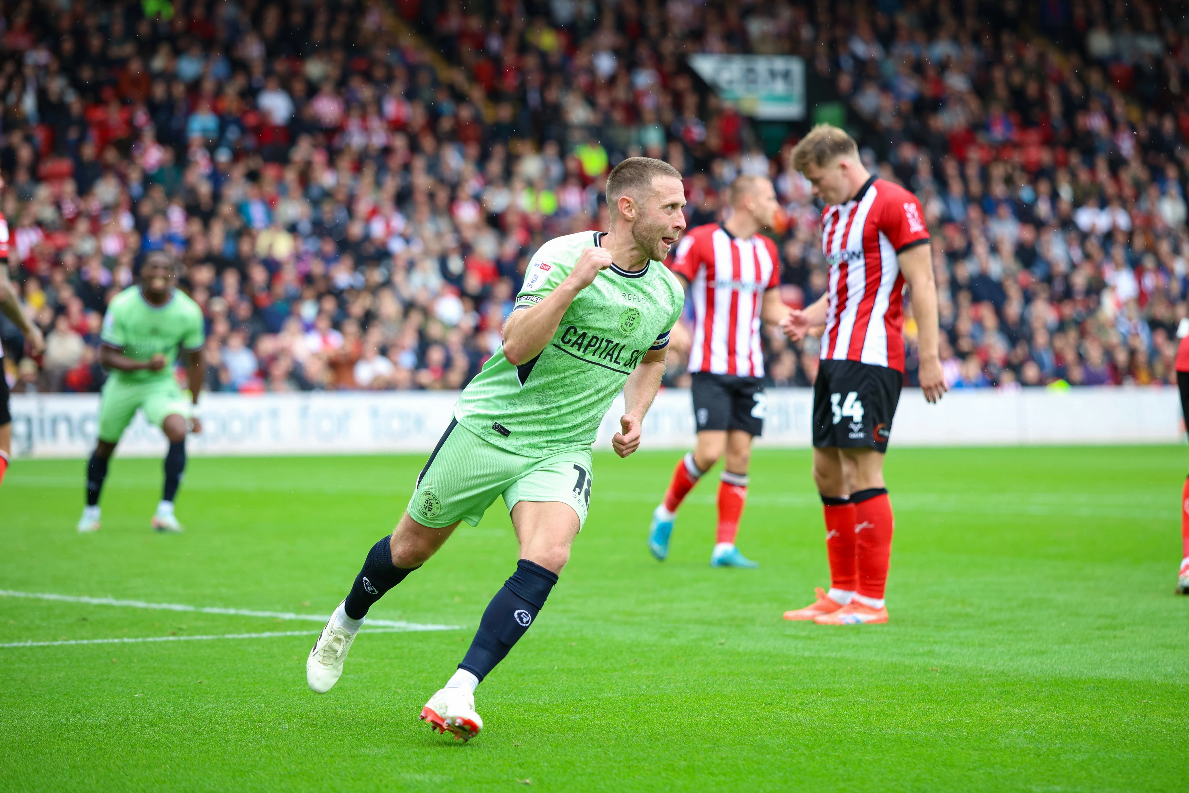 GD Lincoln v Luton 20SEP25 015 Image