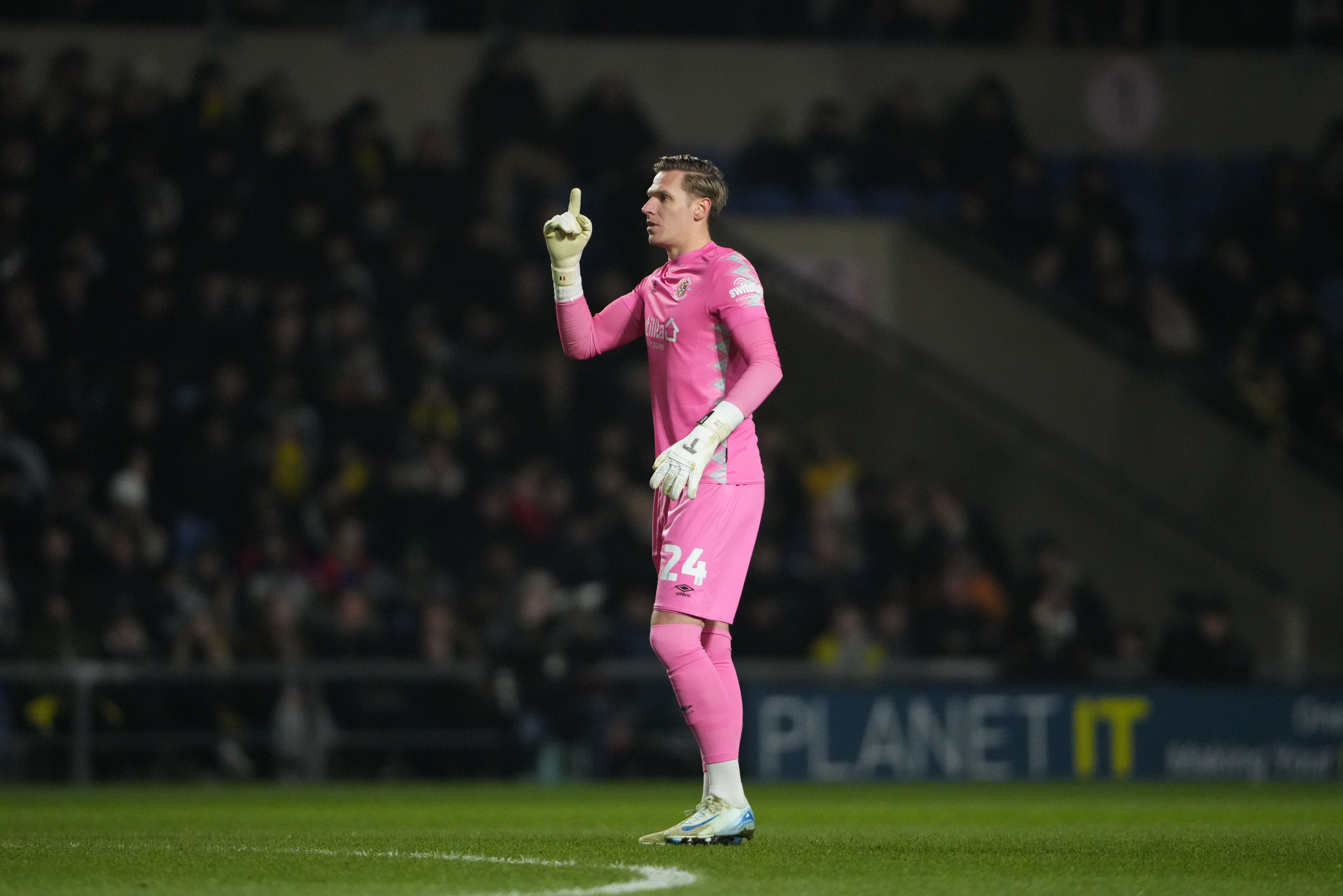 Thomas Kaminski pointing one finger in the air.