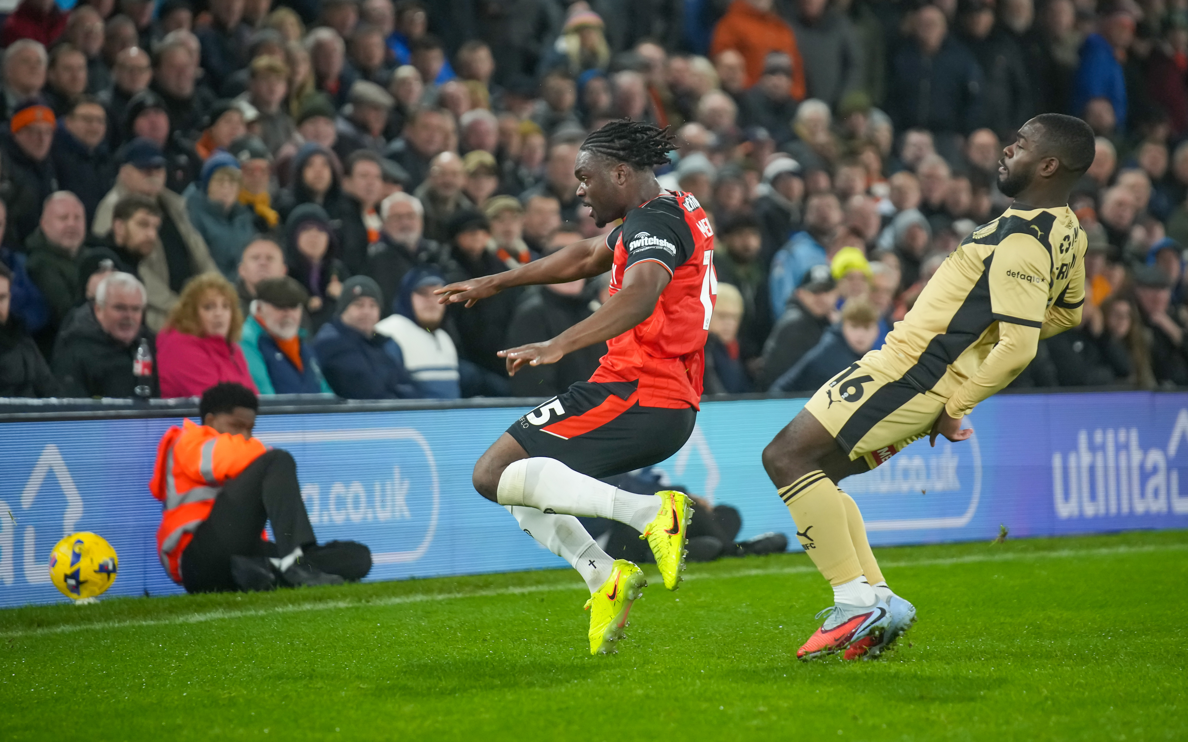 Luton Town FC v Rotherham United FC 15.11.25 024 Image
