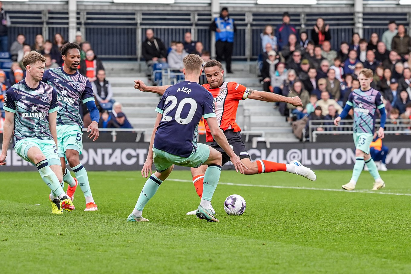 ltfc_luton_v_brentford_20apr24_033.jpg