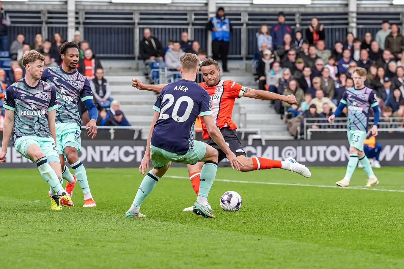 ltfc_luton_v_brentford_20apr24_033.jpg