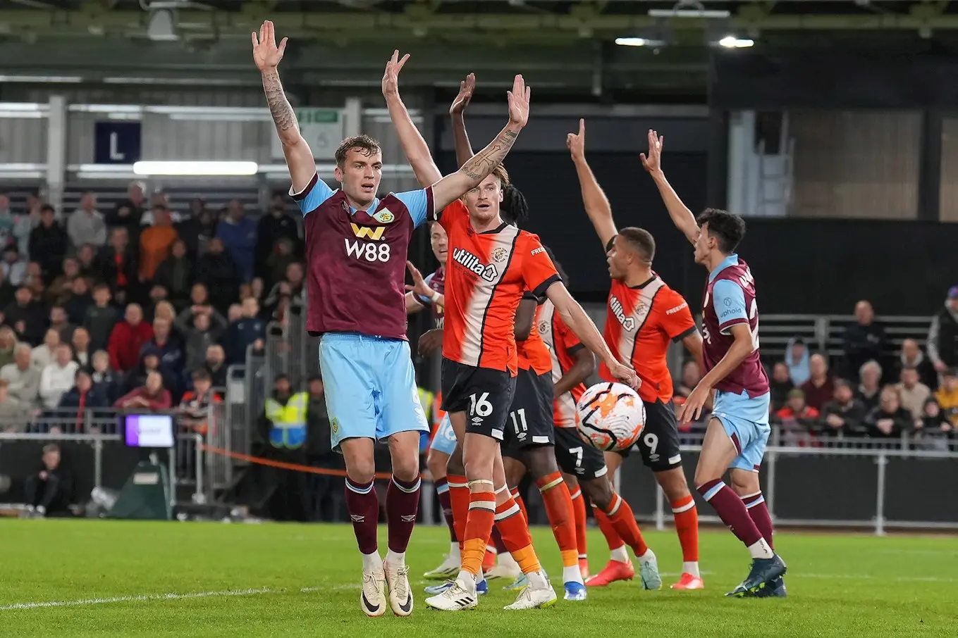 ltfc_luton_v_burnley_03oct23_0049.jpg