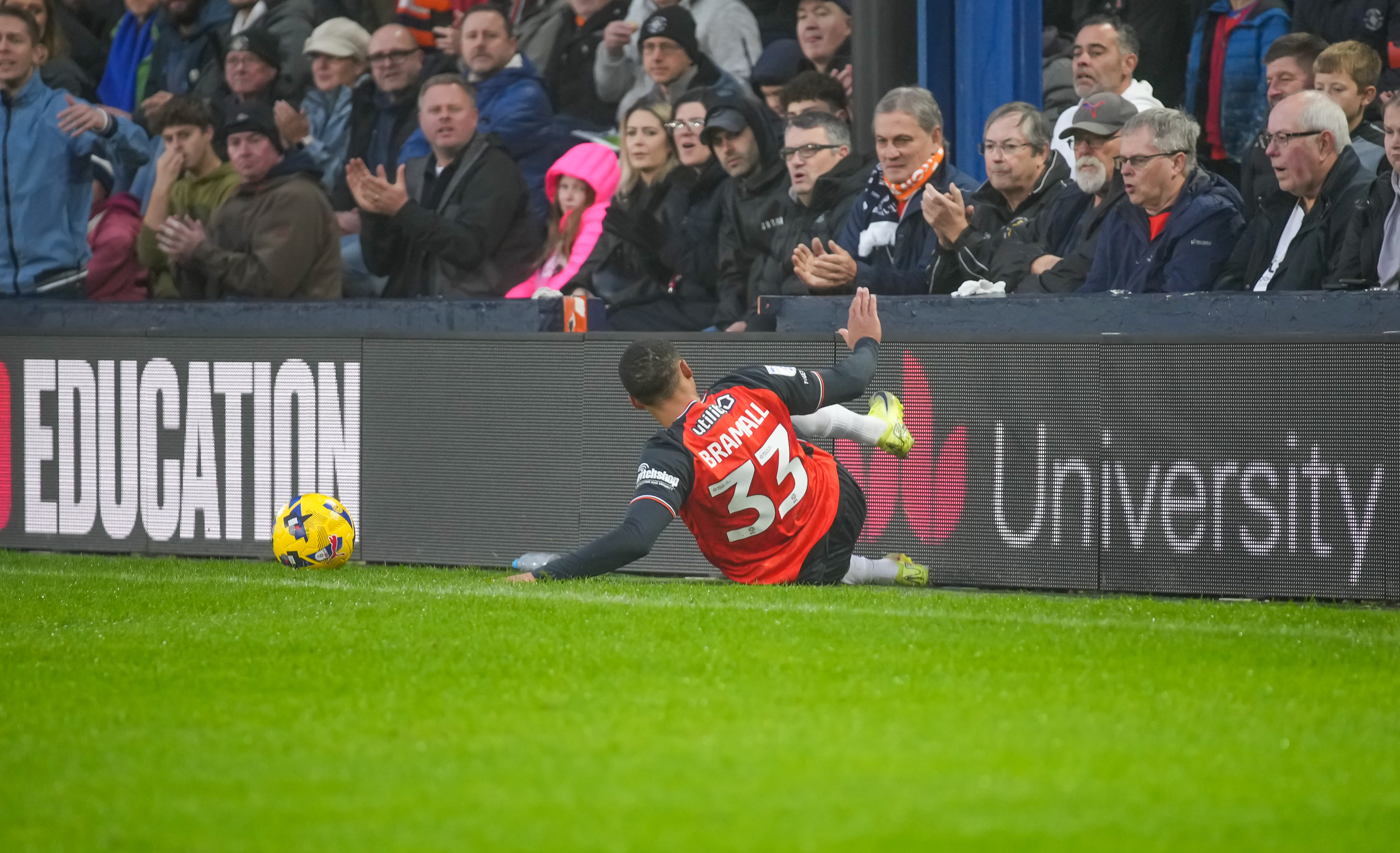 Luton Town FC v Rotherham United FC 15.11.25 004 Image