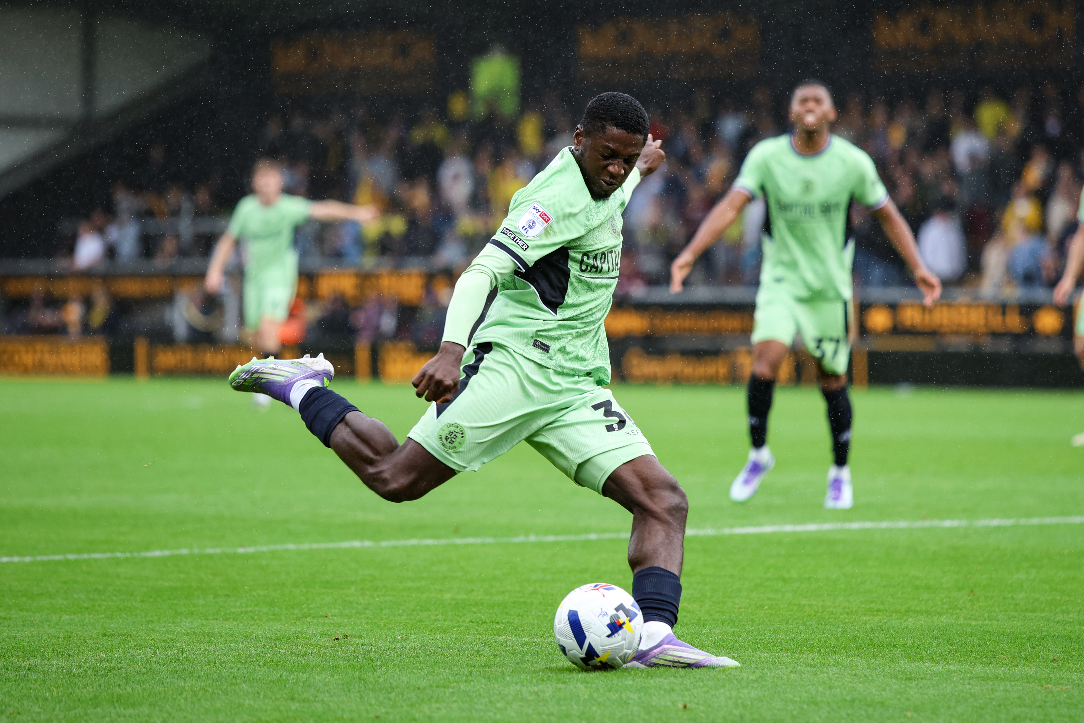 GD Burton v Luton 30AUG25 062 Image