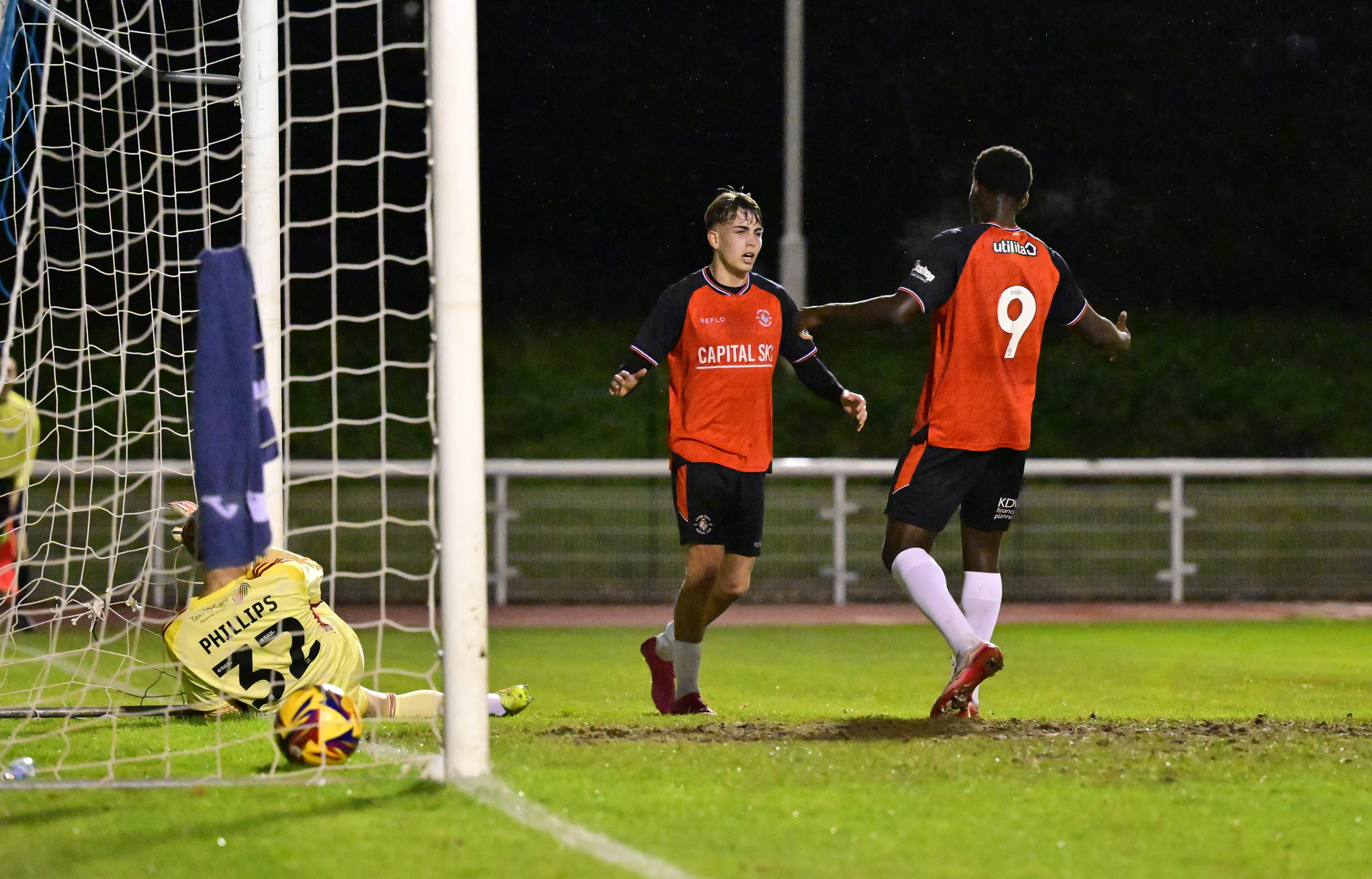 Luton Town v Exeter City 042 (1) Image