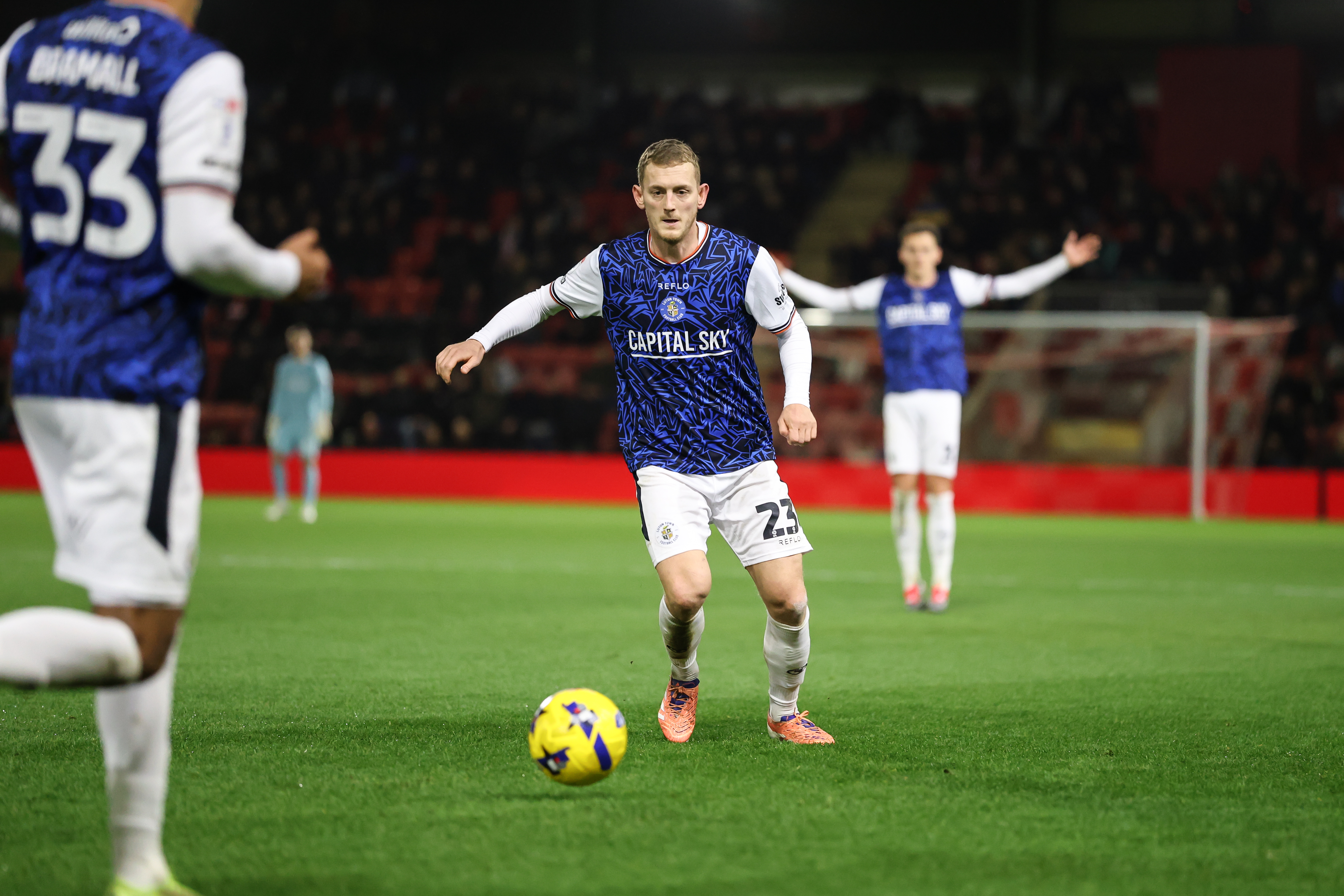 GD Orient v Luton 09DEC25 020 Image