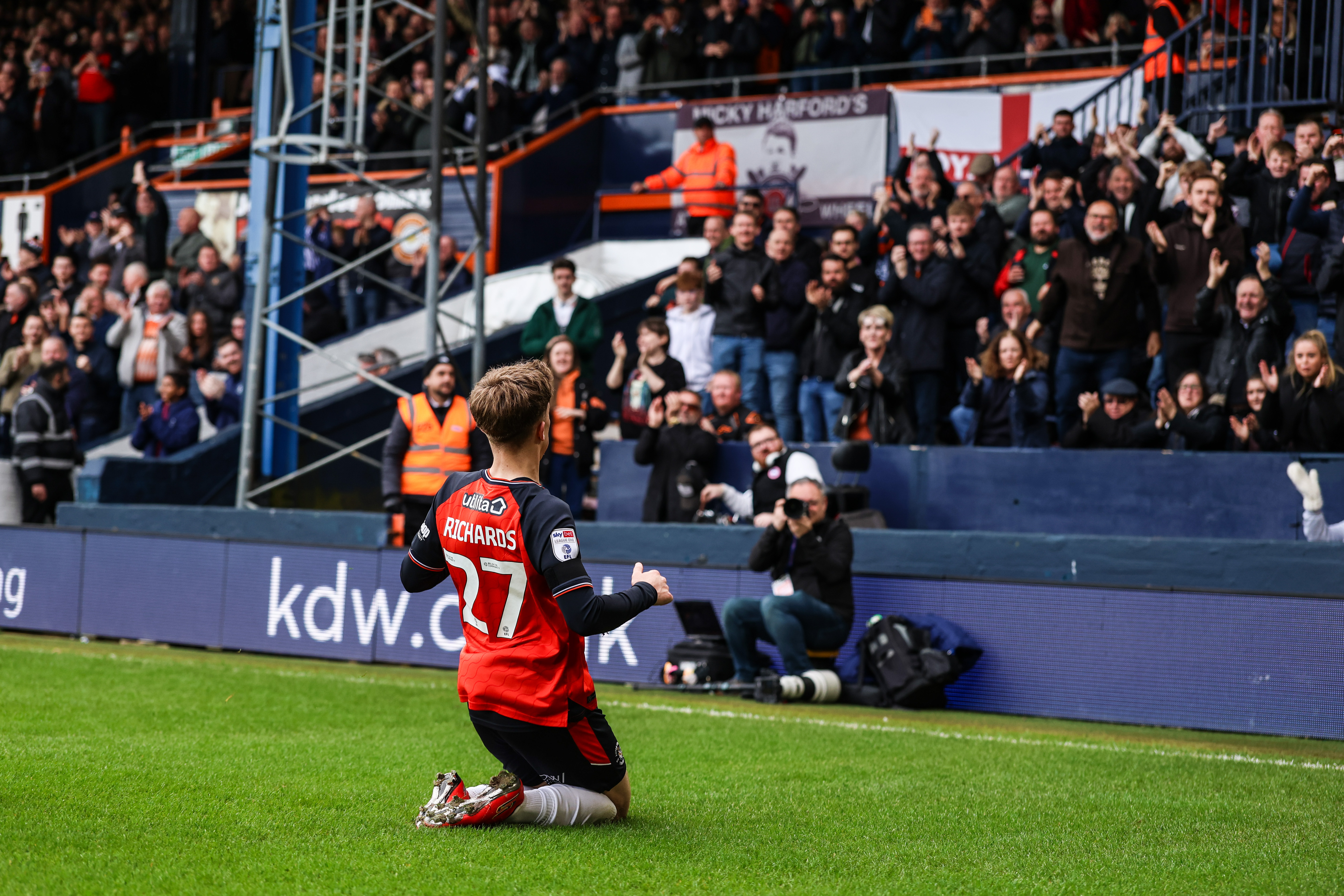 Richards knee slide Posh